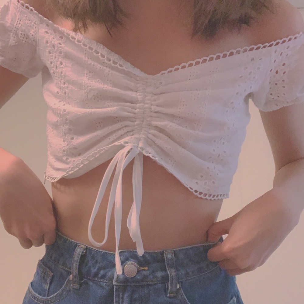 ✨lacey crop top✨